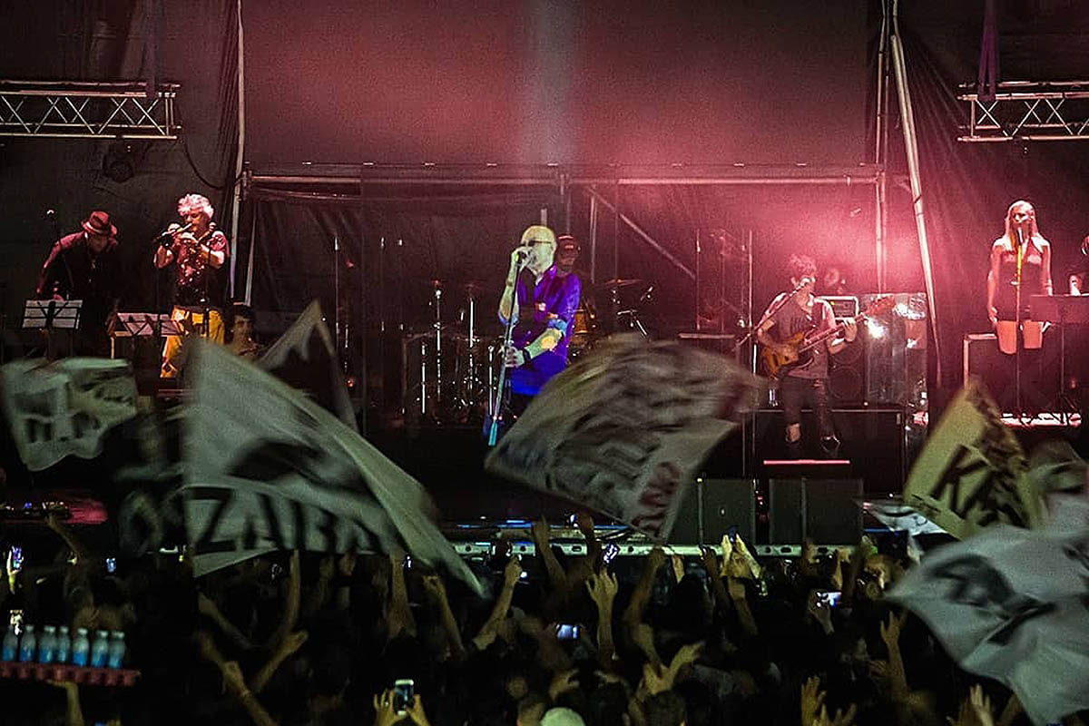 No lo soñé: el Indio Solari volvió a los escenarios en forma de holograma