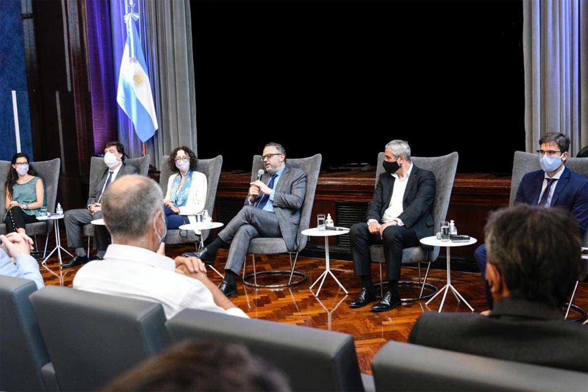 Una parte de los privados se despega de las mesas de diálogo del gobierno