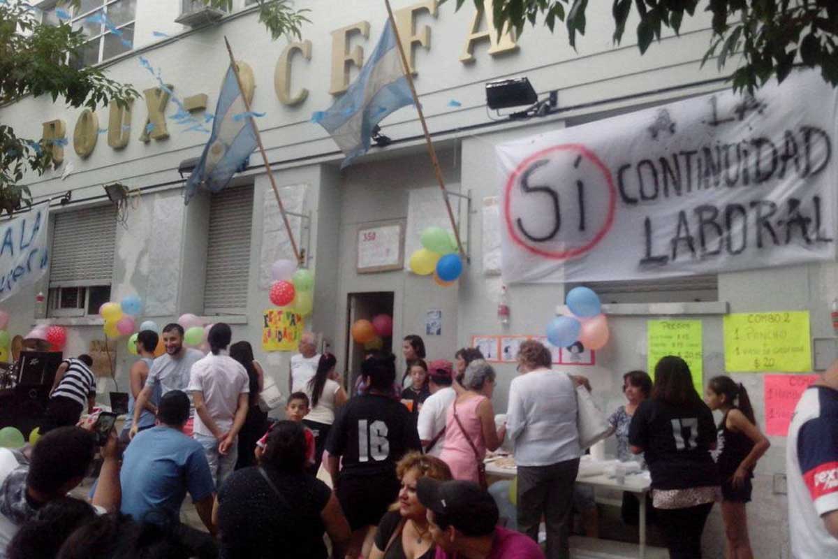 Más de 400 familias en la calle por el cierre del laboratorio Roux-Ocefa