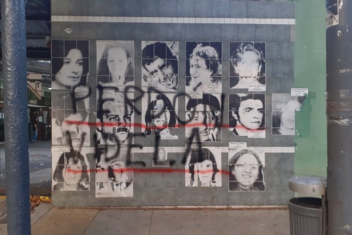 Escriben «Perdón Videla» sobre un mural que homenajea a los socios desaparecidos de Ferro