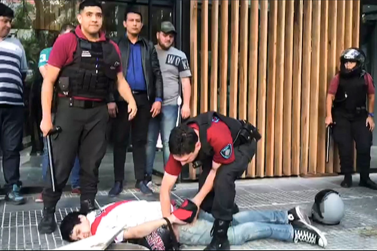 Para el gobierno, pasó de una cuestión de Estado a un papelón