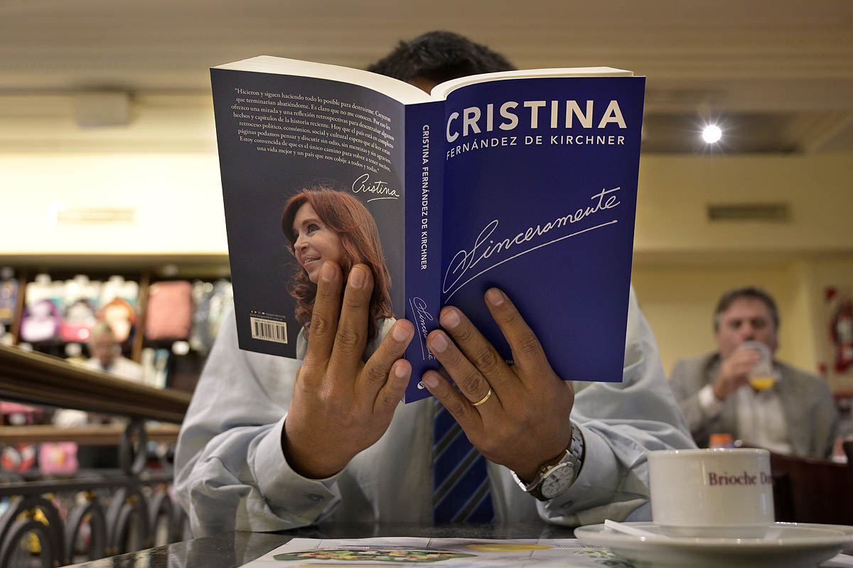 Cristina Fernández presenta su libro en Cuba