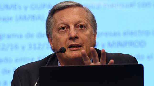 Aranguren, despedido y denunciado