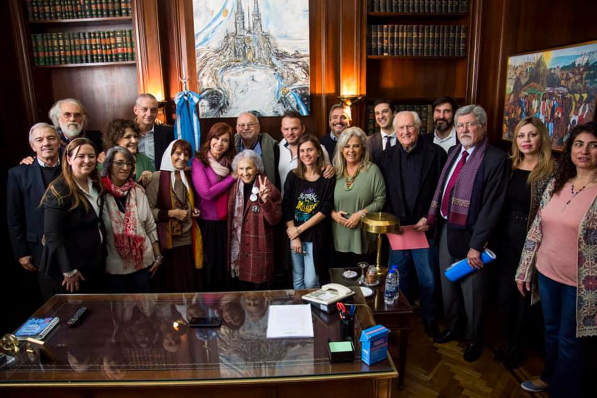 Cristina recibió a organismos de Derechos Humanos en el Senado