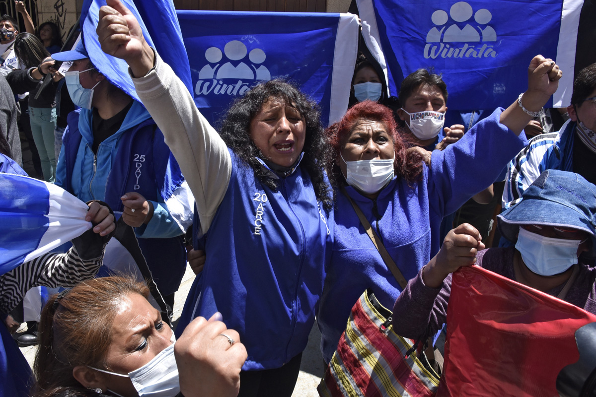 La wiphala ganó por nocaut