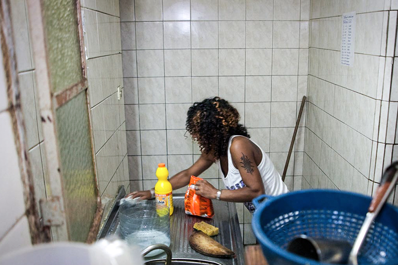 Fijan una suba salarial del 30% en tres tramos para el personal doméstico