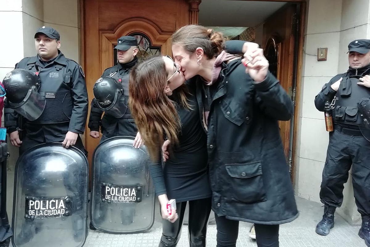 Condenada por besarse: un año de prisión en suspenso para Mariana Gómez