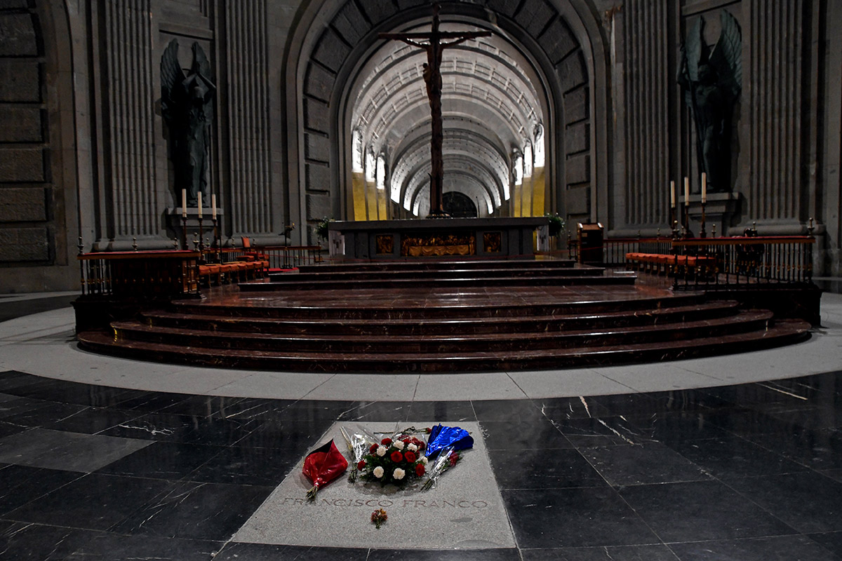 Quitan el último clavo en el ataúd para exhumar los restos del dictador Franco