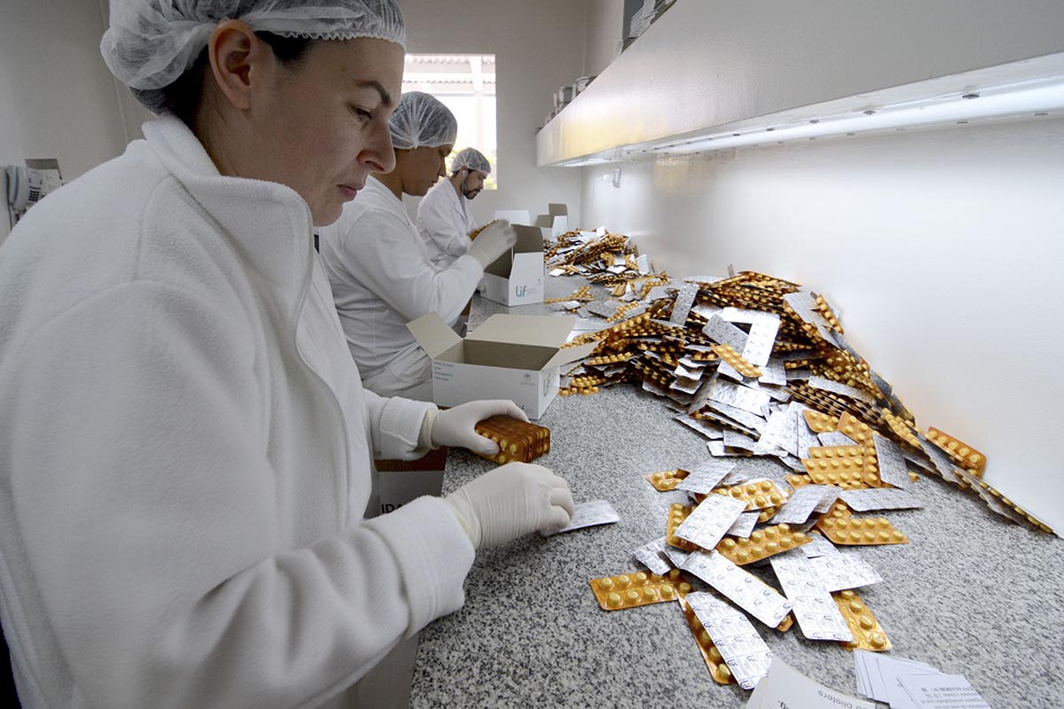 Otro negocio para los laboratorios privados: se deroga la producción pública de medicamentos