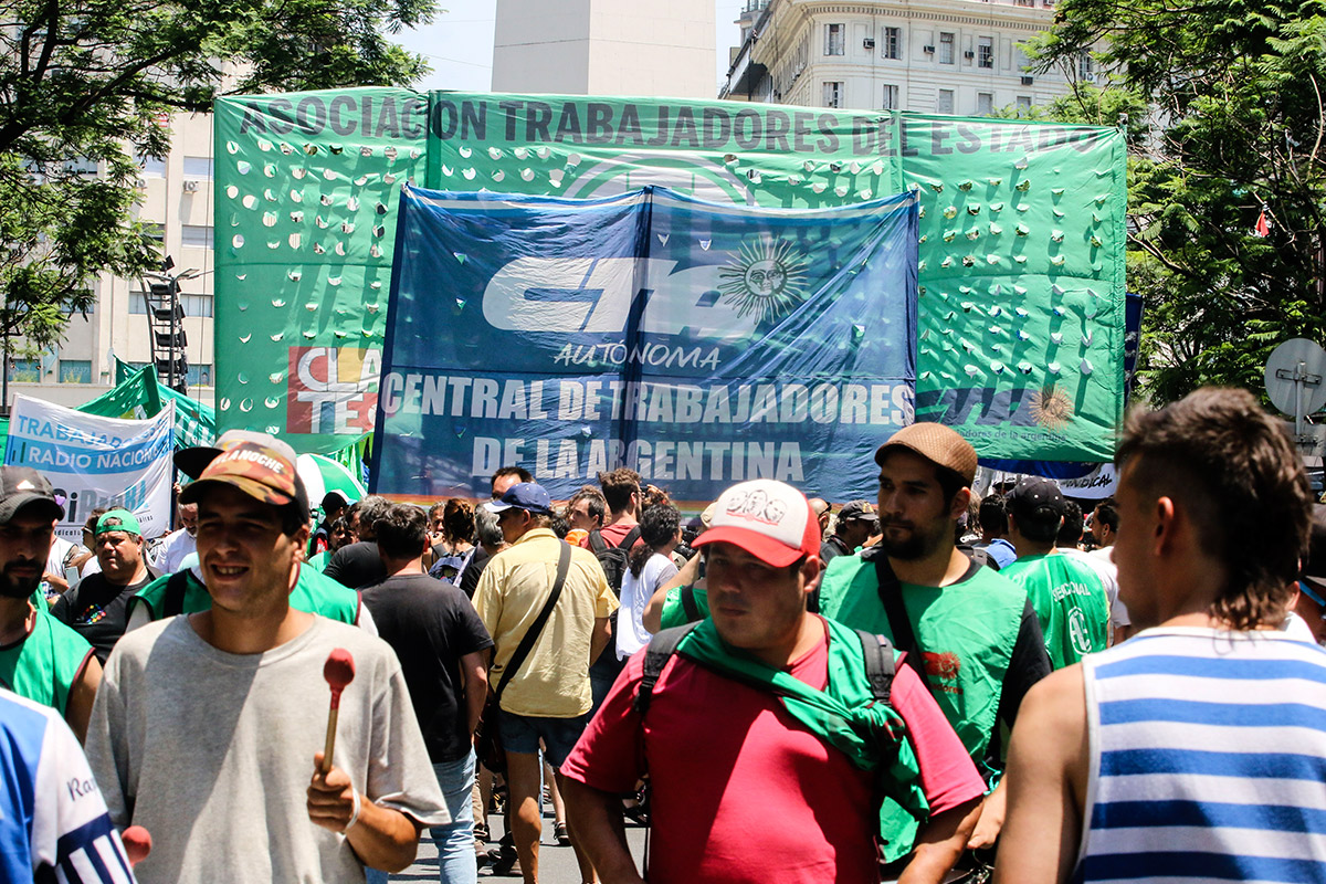 Después de 27 años, la CTA y CGT sellan formalmente la unidad