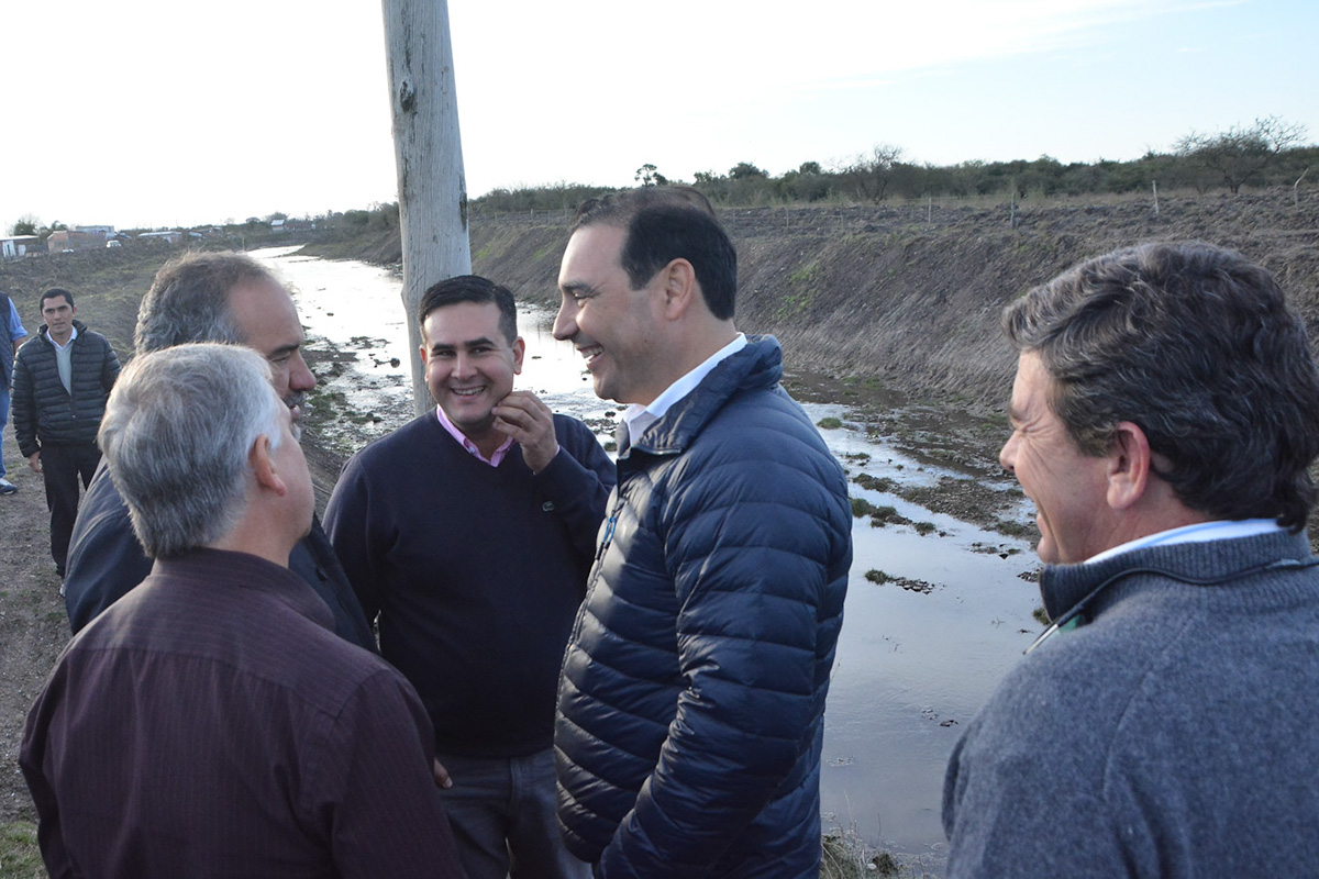 En campaña, el gobernador de Corrientes sorteó alimentos y frazadas en un festejo por el Día del Niño