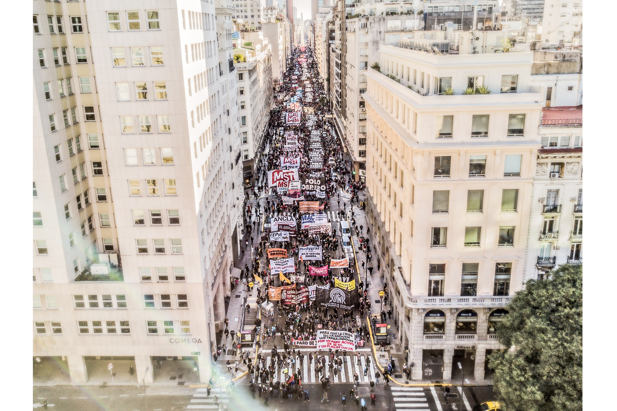 Movimientos sociales salen a la calle y crece el reclamo por la emergencia alimentaria