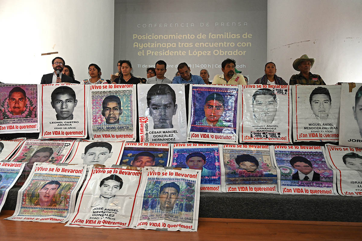 Anuncian una investigación desde cero por la desaparición de los 43 estudiantes de Ayotzinapa