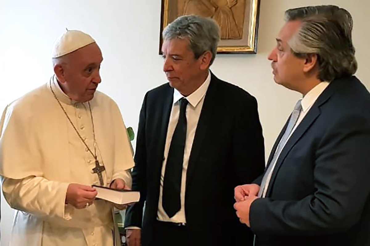 Fernández busca designar al nuevo embajador en el Vaticano antes de viajar a Roma