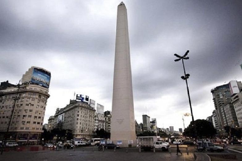 «Argentina es de ellos o nosotros»: kermes en el obelisco contra los monopolios