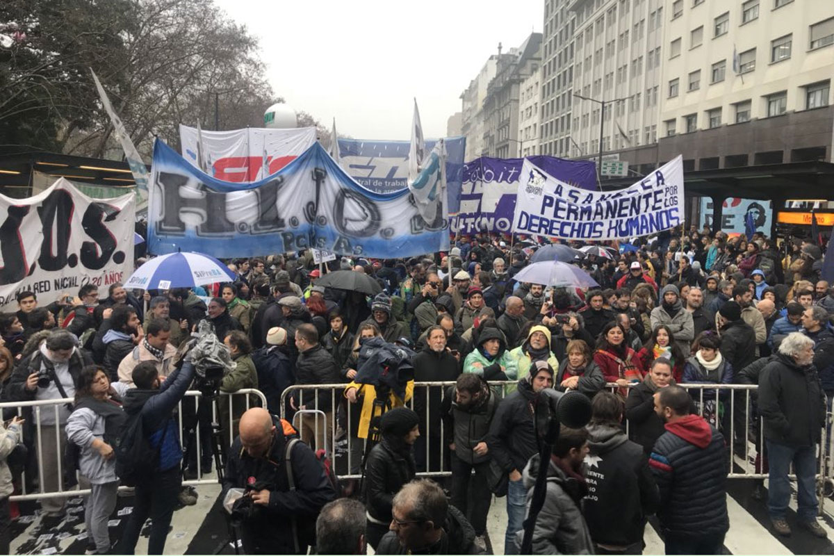 Miles de personas marcharon en repudio al decreto de Macri para usar a las Fuerzas Armadas en seguridad interior