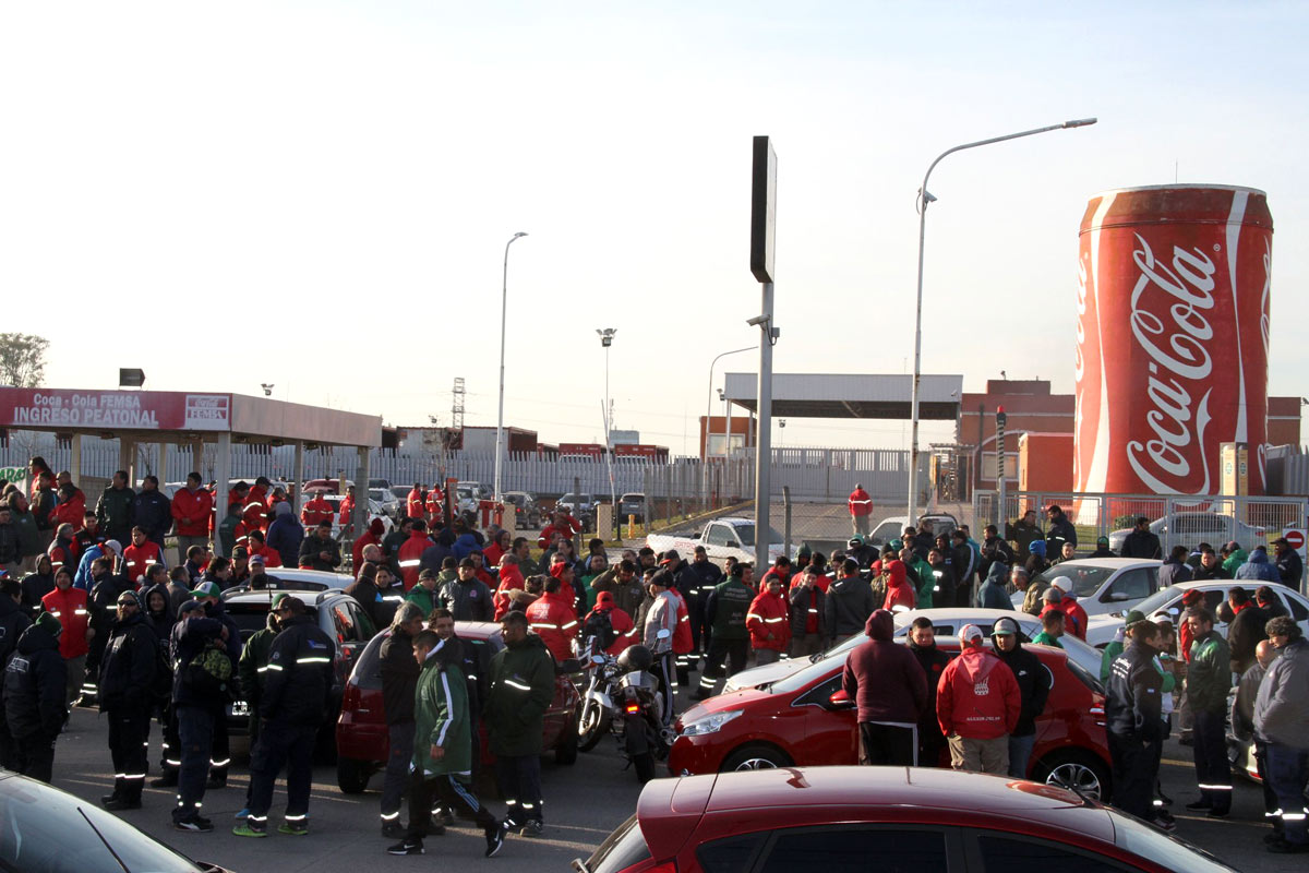 Camioneros: segundo día de paro en Coca Cola y marcha por una multa de $ 300 millones