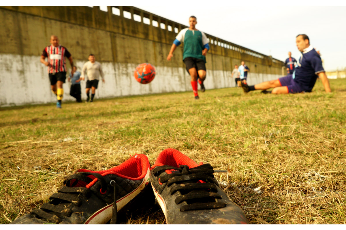 Fútbol tras las rejas: un picado para salir del encierro por 90 minutos