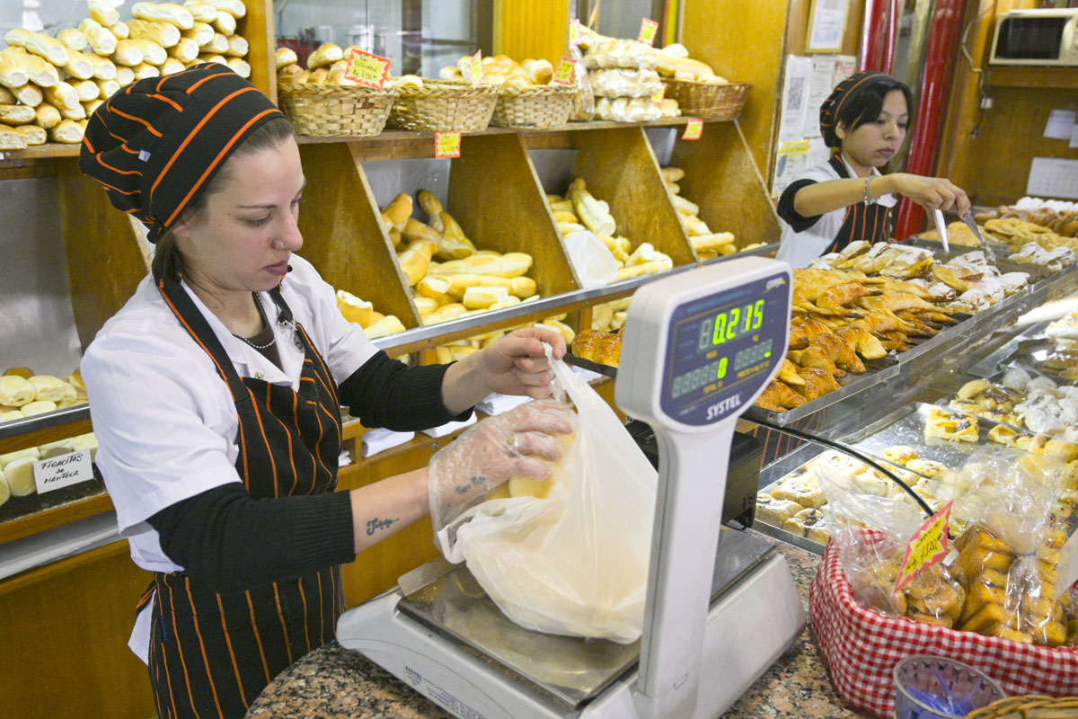 Panaderos bonaerenses pararán la producción por la suba de precios internacionales del trigo