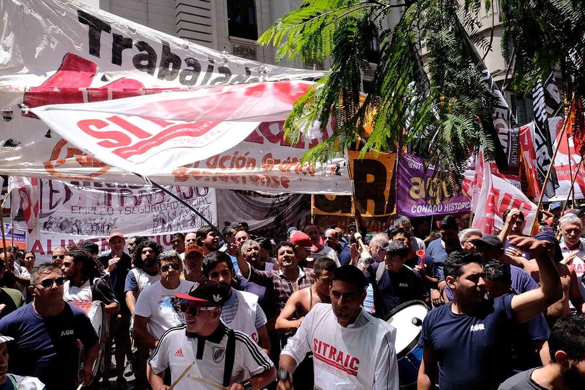 Pedimos un cambio en la política económica