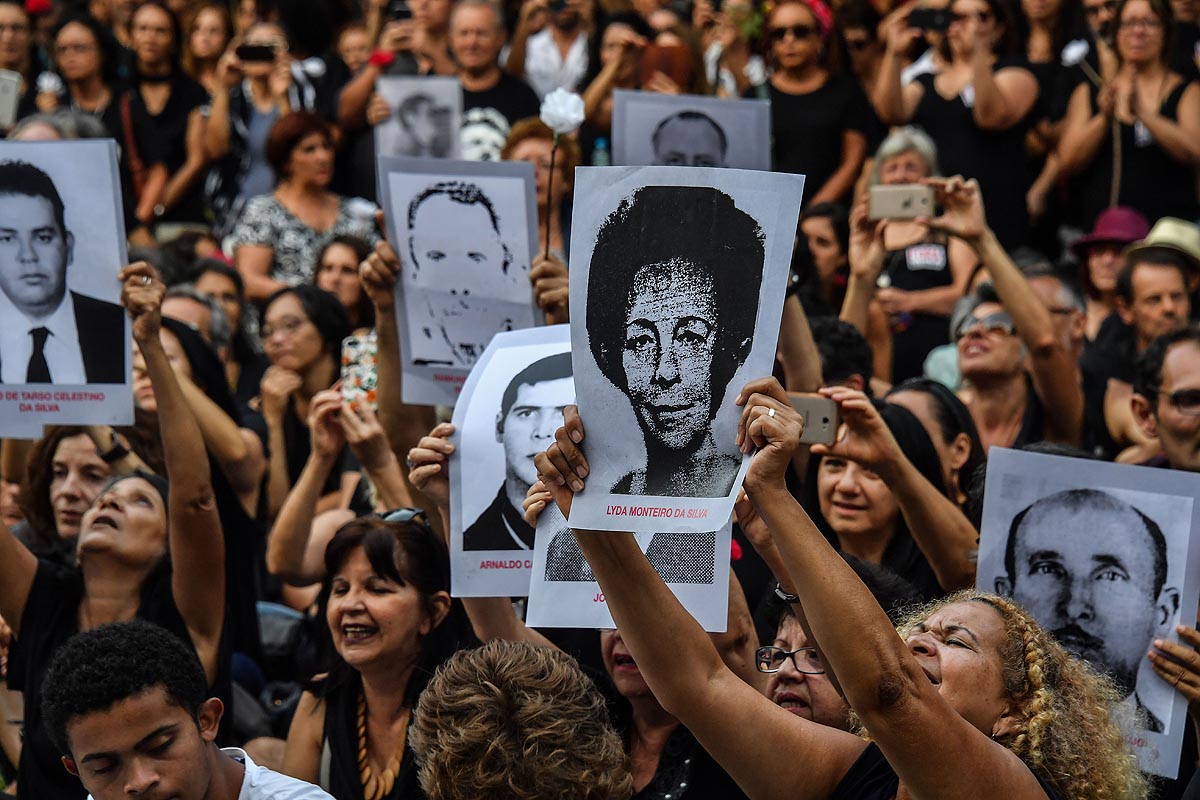 Repudio en las calles de Brasil y en el Loolapallooza a la celebración del golpe de 1964