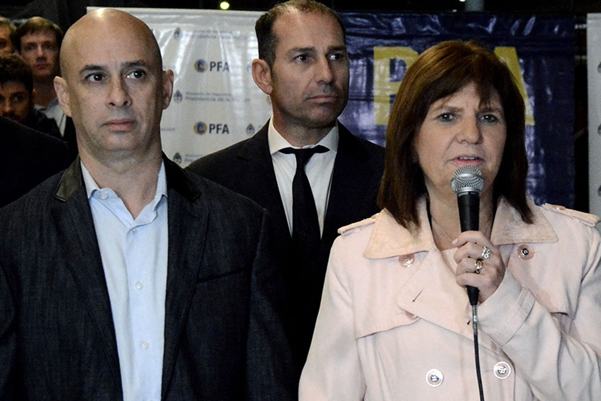 Denunciaron a Bullrich y a Ocampo por el fallido operativo del superclásico