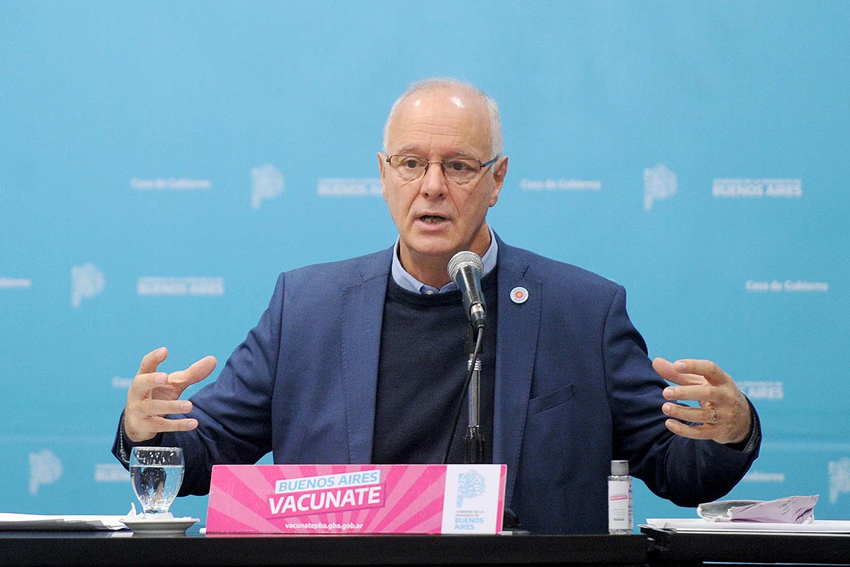 Gollan: «Estamos vacunando a los mayores de 40 que tienen enfermedades»