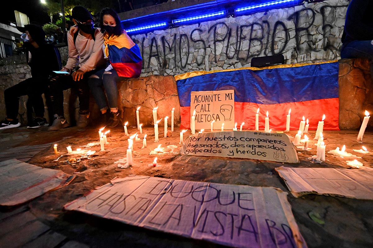 Al menos 17 muertos en Colombia por las protestas aunque el gobierno levantó la reforma