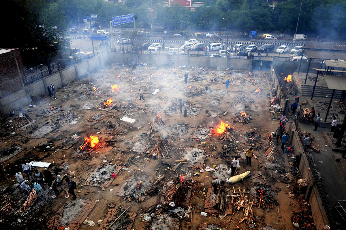 En India, el monstruoso desastre sanitario no evita una insólita crisis política