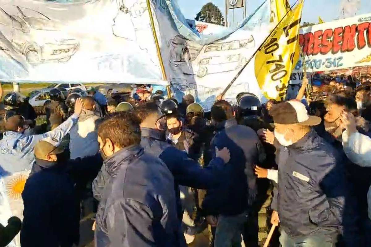 Crece en los sindicatos el reclamo por vacunas urgentes para los trabajadores más expuestos