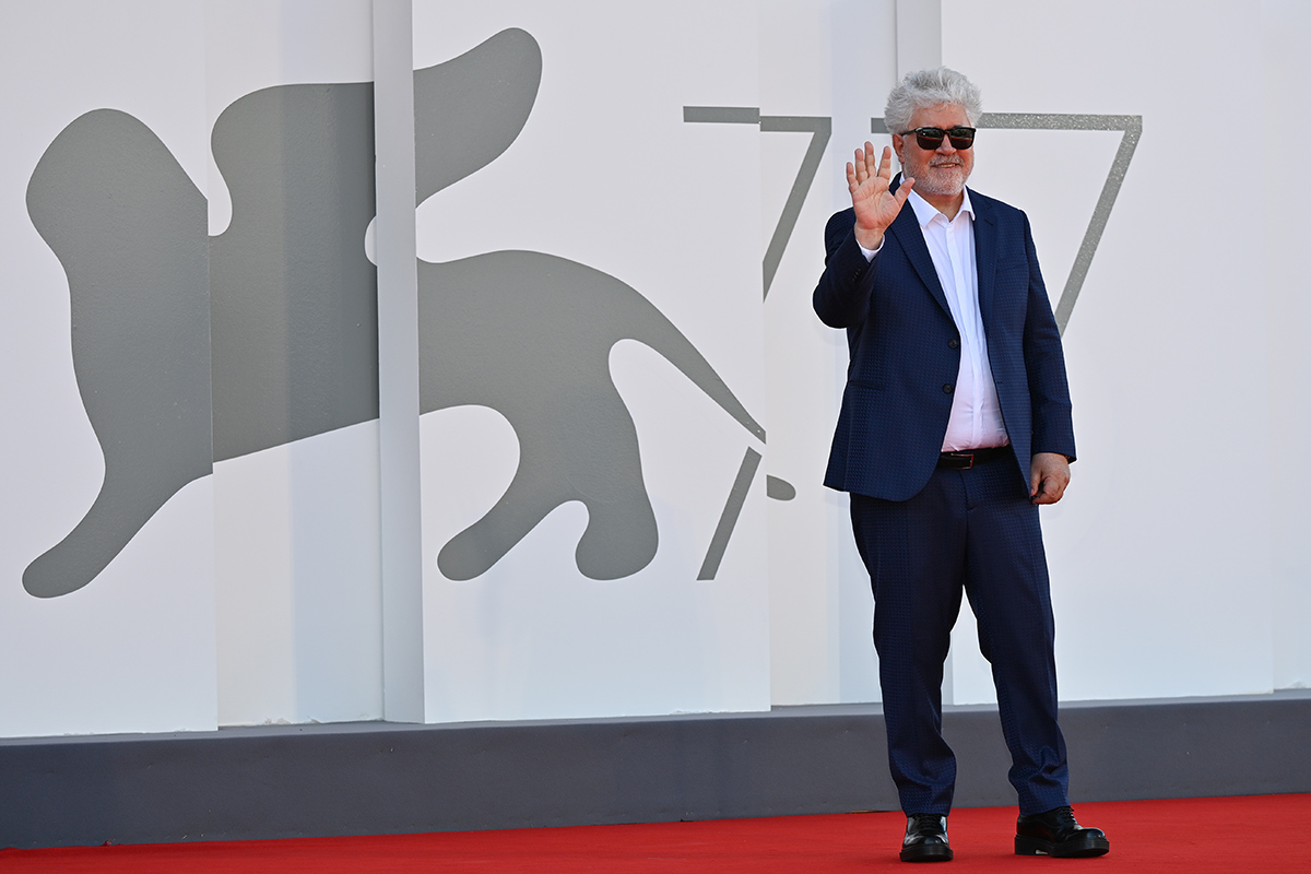 Almodóvar desplegó su magia en el Festival de Venecia 2020