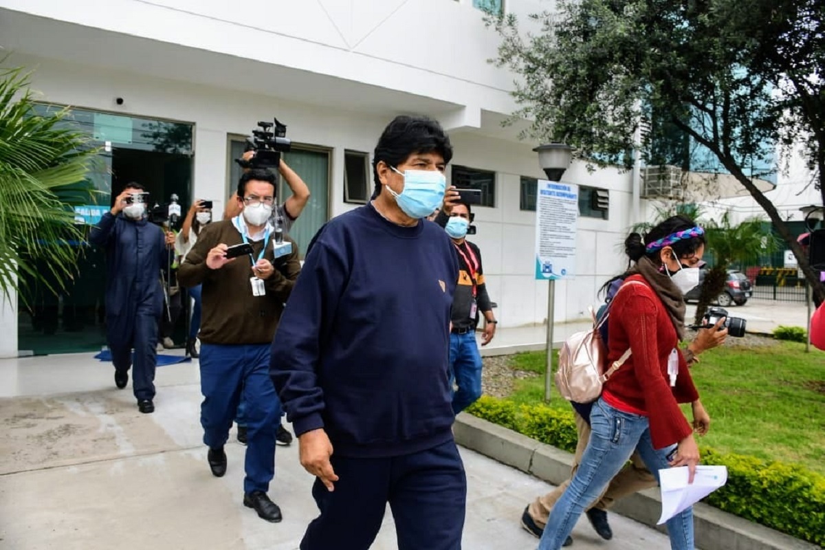 Tras estar internado una semana, dieron el alta por coronavirus a Evo Morales