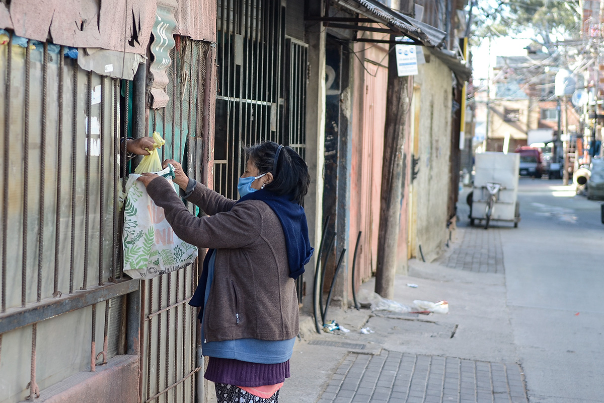 Vecinos de la Villa 31 aislados en hoteles advirtieron que la comida tiene gusanos