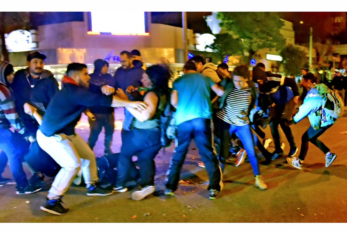 Las fuerzas de seguridad reprimieron al cierre del 33 ENM