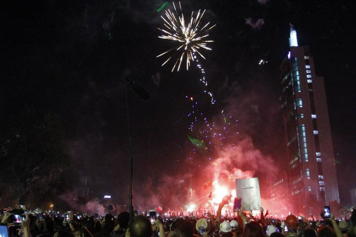 La lucha sigue: decenas de miles de chilenos recibieron el año en la Plaza de la Dignidad