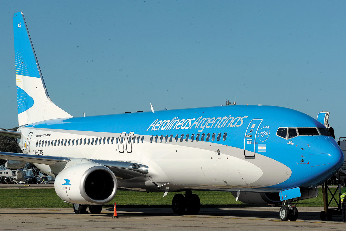 Por contagios entre el personal, Aerolíneas Argentinas canceló siete vuelos previstos para este lunes