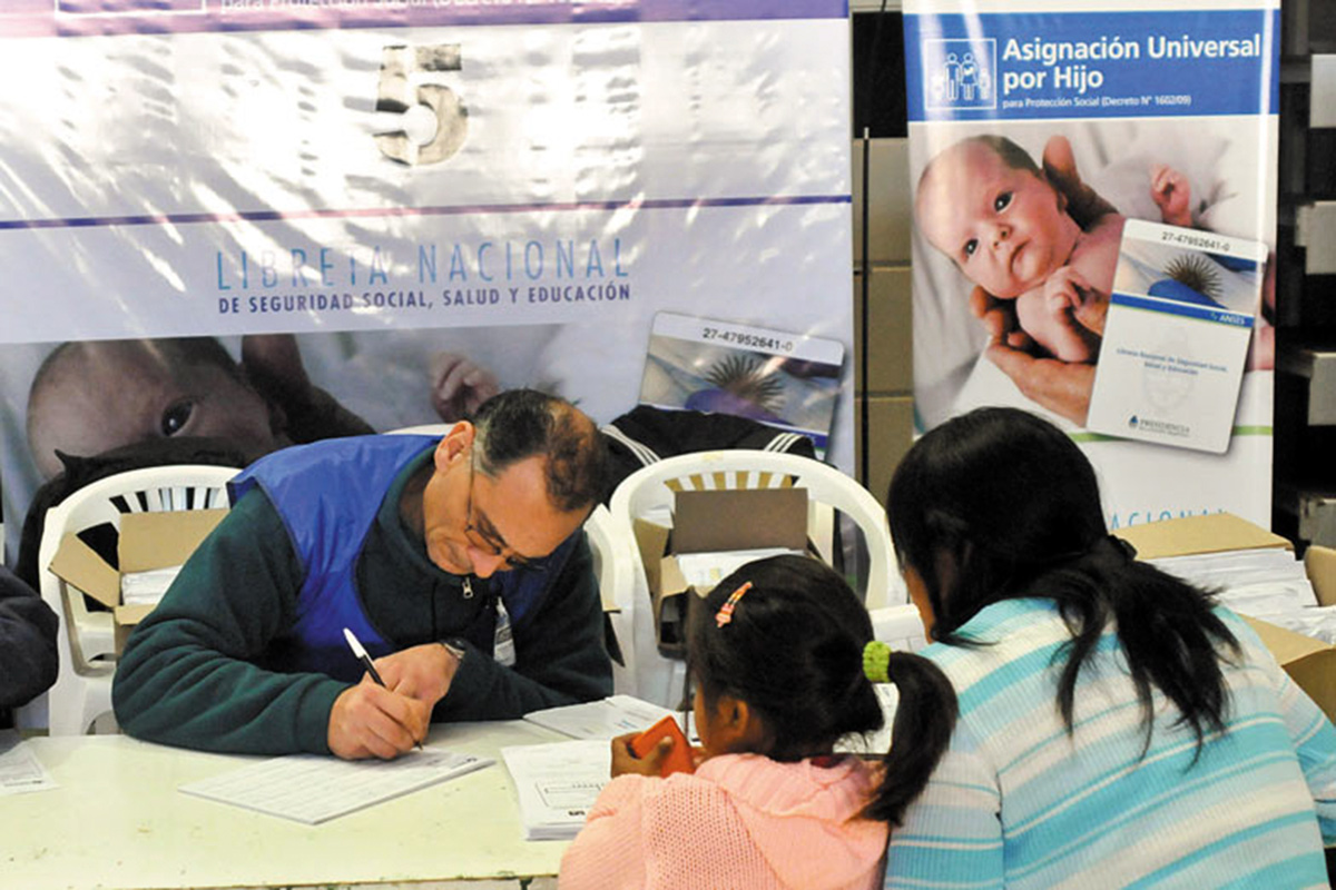 La AUH no alcanza para cubrir el alimento del 90% de los menores