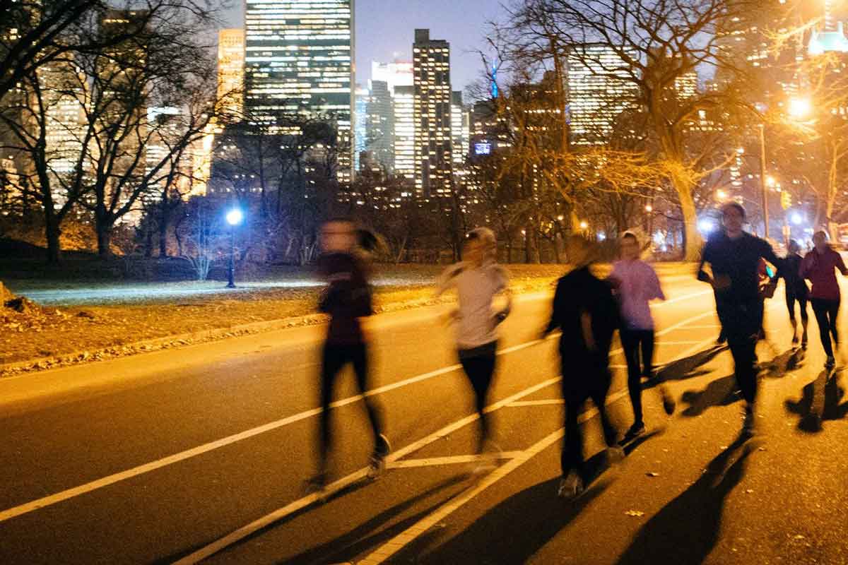 A pesar del aumento de contagios, vuelve el running en la Ciudad y será nocturno