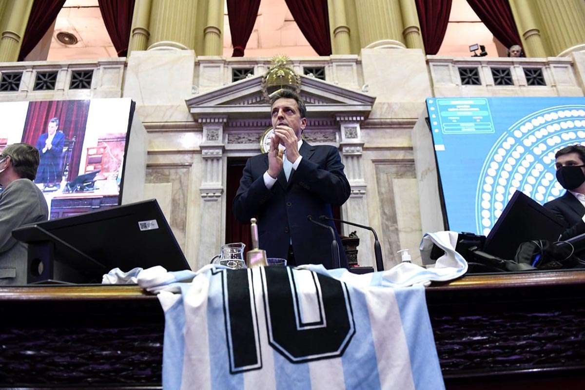 El fútbol y la emoción entraron al Congreso: los diputados también homenajearon al 10