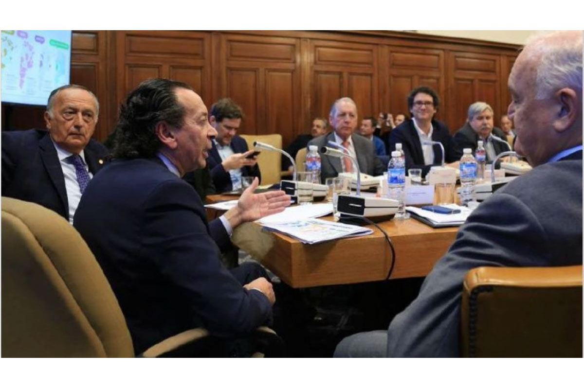 El gobierno escucha el reclamo de los grandes empresarios y se lanza a reimpulsar la reforma laboral