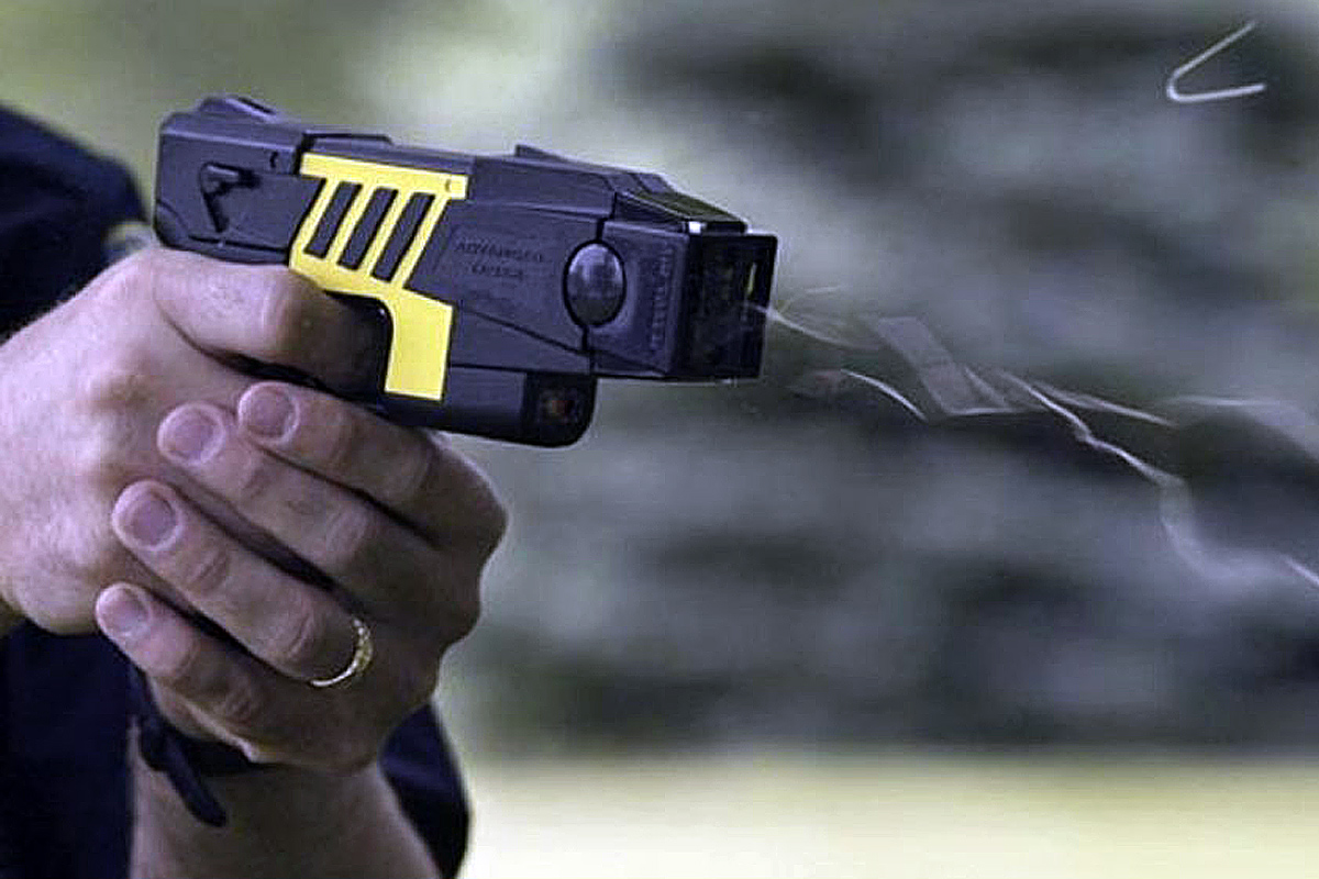 El gobierno compra pistolas Taser para usar en aeropuertos y estaciones de trenes