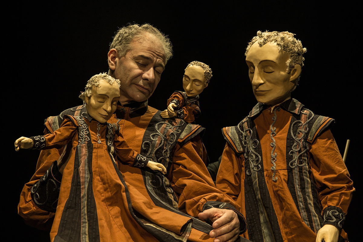 Los títeres salen a escena