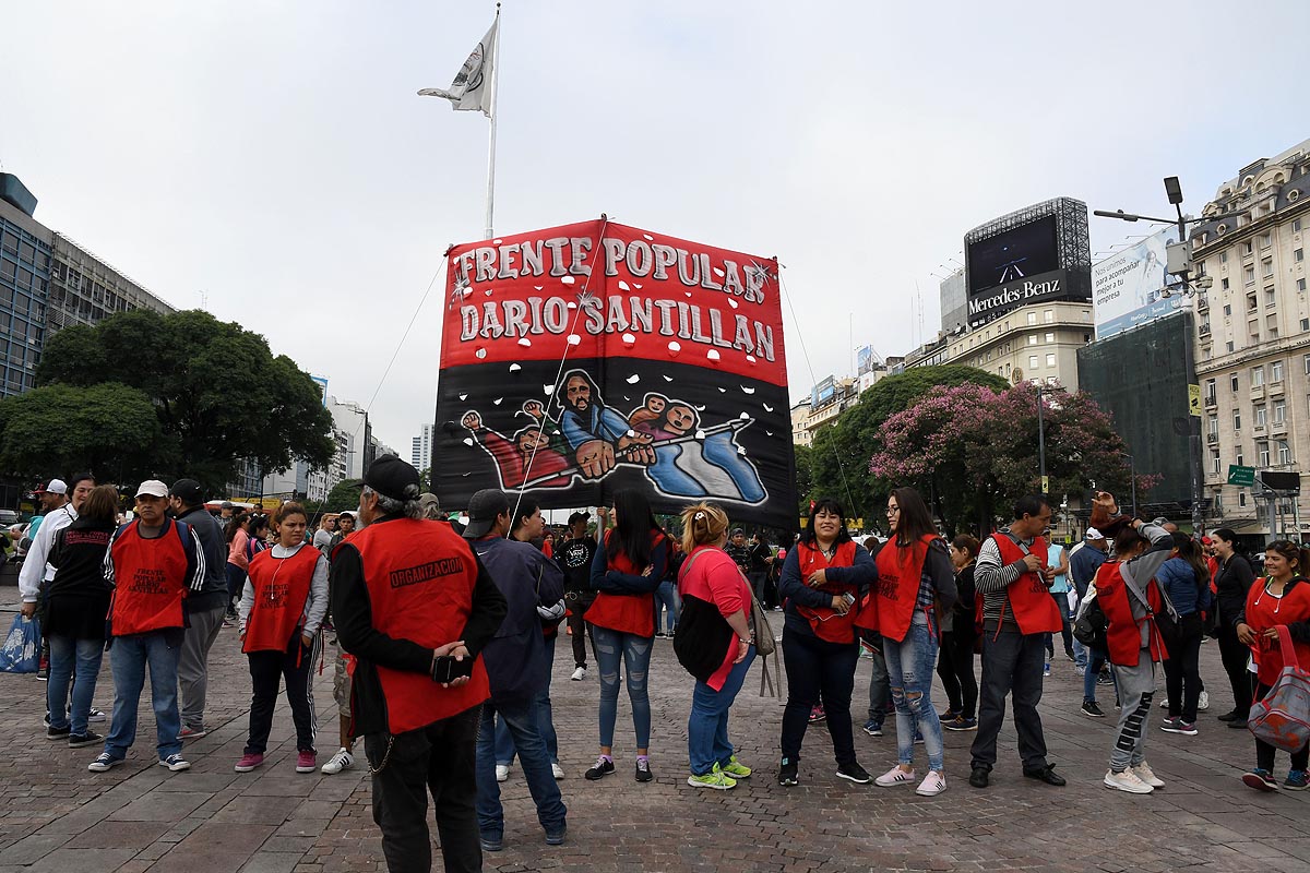 El Frente de Lucha acampa en Economía por contratos de cooperativas