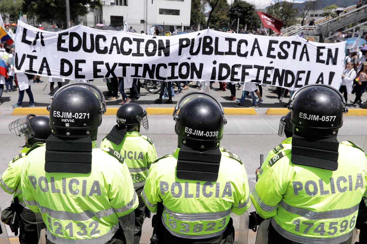 Masivas marchas en Colombia por mayor presupuesto educativo