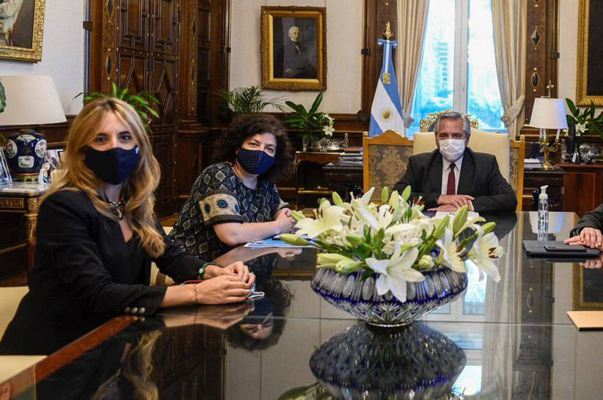 El gobierno apuesta a que se impondrá el multilateralismo en la pelea por la inmunización