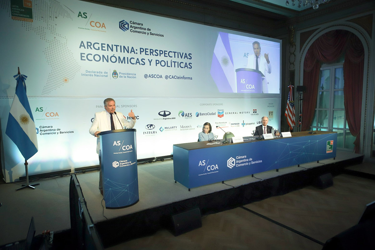 La emisión de pesos que propone el nuevo gobierno divide a los empresarios