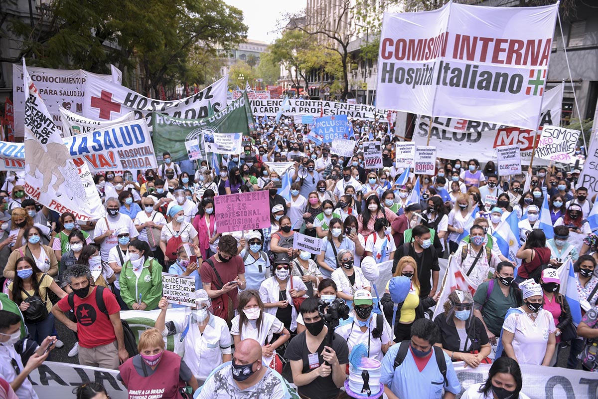 Más de 3 mil enfermeras de la Ciudad marcharon para exigir que se les reconozca su tarea profesional