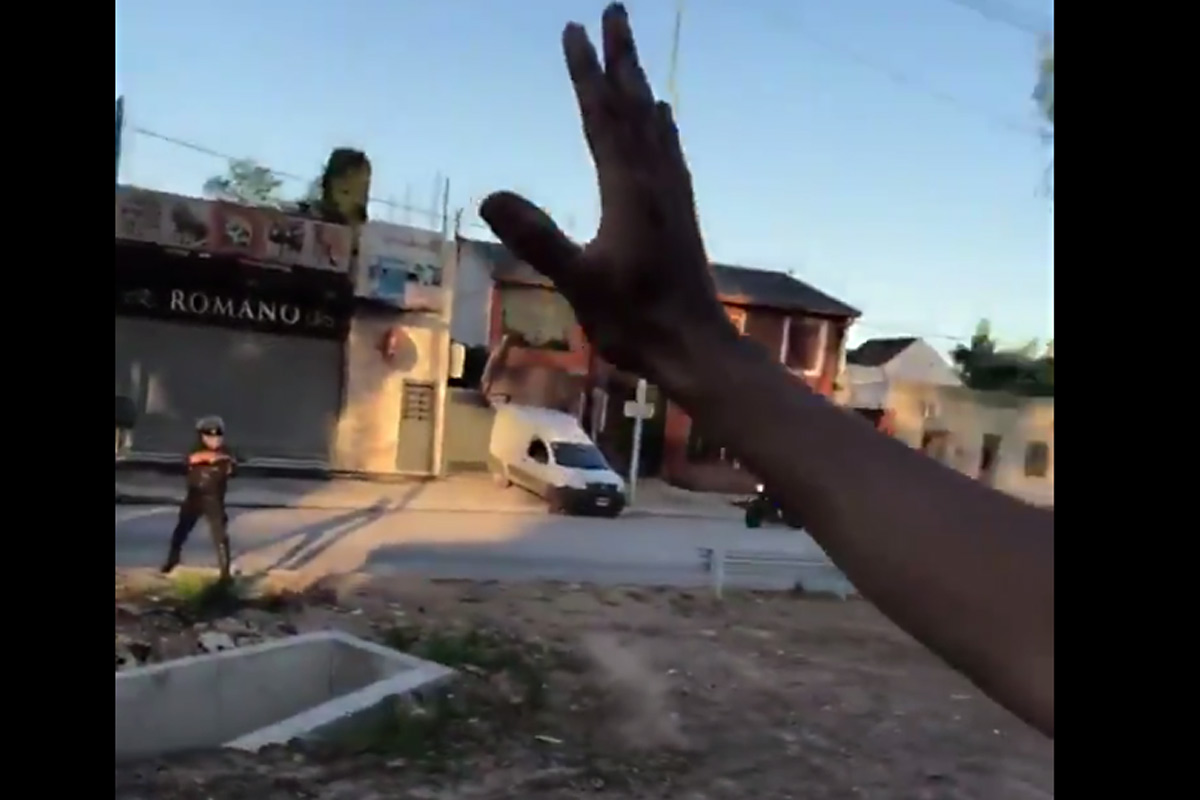 Hinchas visitantes: un micro de Vélez fue atacado a balazos de goma por la Bonaerense