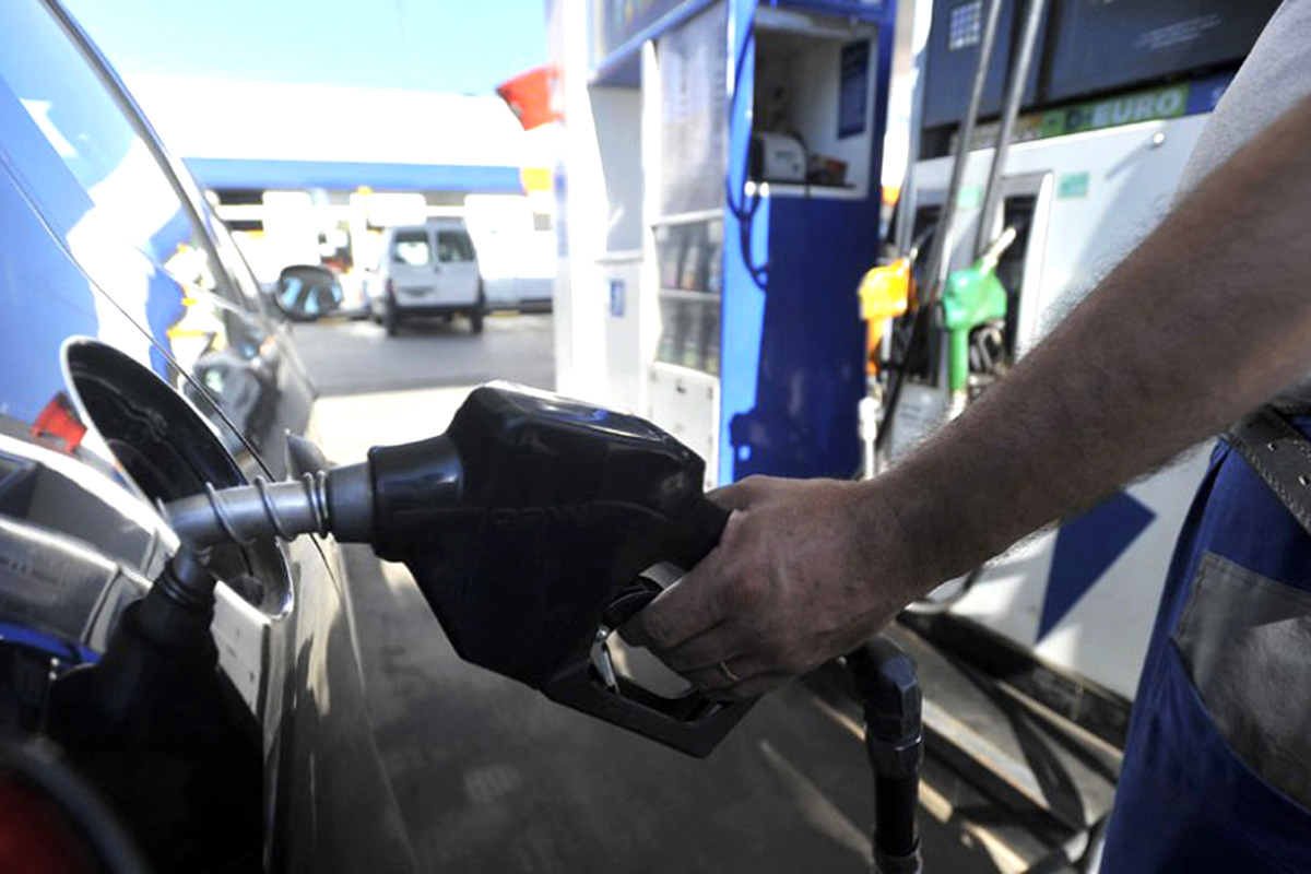 Combustibles descongelados: el gobierno autorizó una suba del 4 por ciento