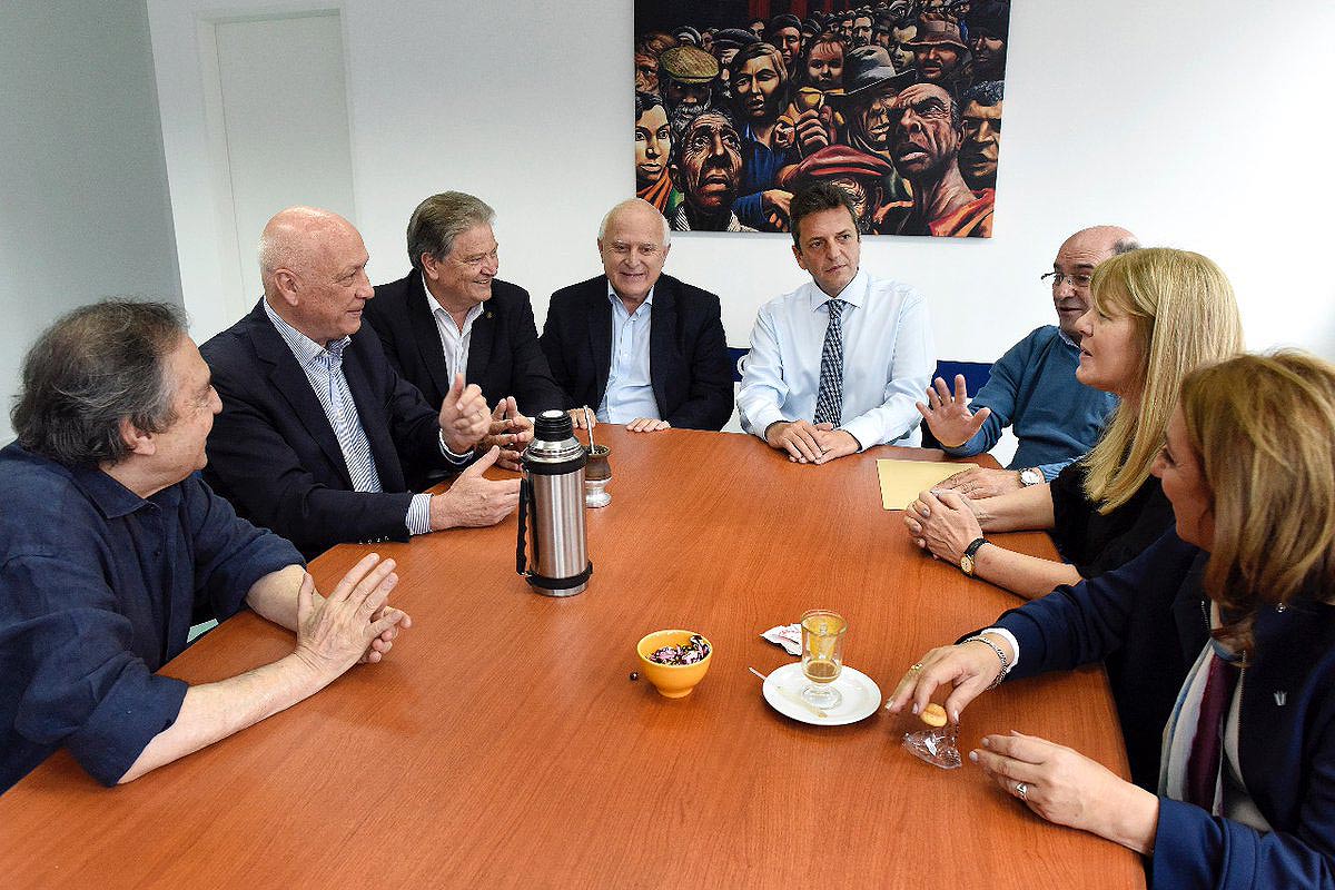 Massa contrataca con una foto junto a Stolbizer, Alfonsín y Lifschitz
